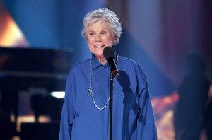 Anne Murray to Receive Lifetime Achievement Award at 2025 Junos