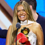 ¡Momento inolvidable! Karol G dedica un emotivo mensaje tras ganar “Canción del Año” en los Latin Grammy